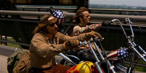 Easy Rider Questiona a América! Rebeldes em Busca de Liberdade em uma Viagem Inesquecível?